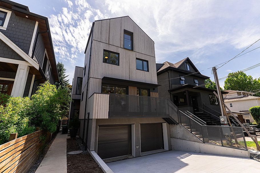 1 60 E 17th Avenue Vancouver, BC - 1