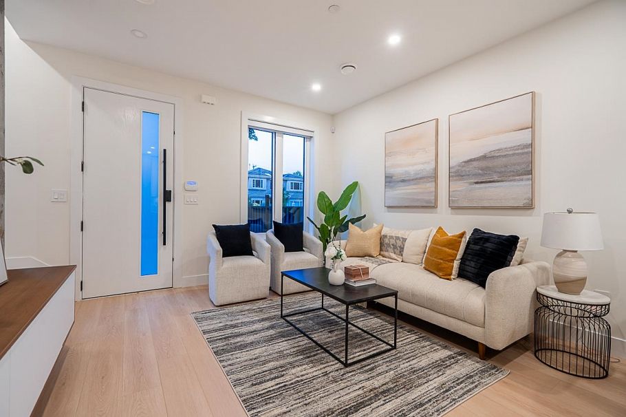 3 3638 Normandy Drive Vancouver, BC - 4
