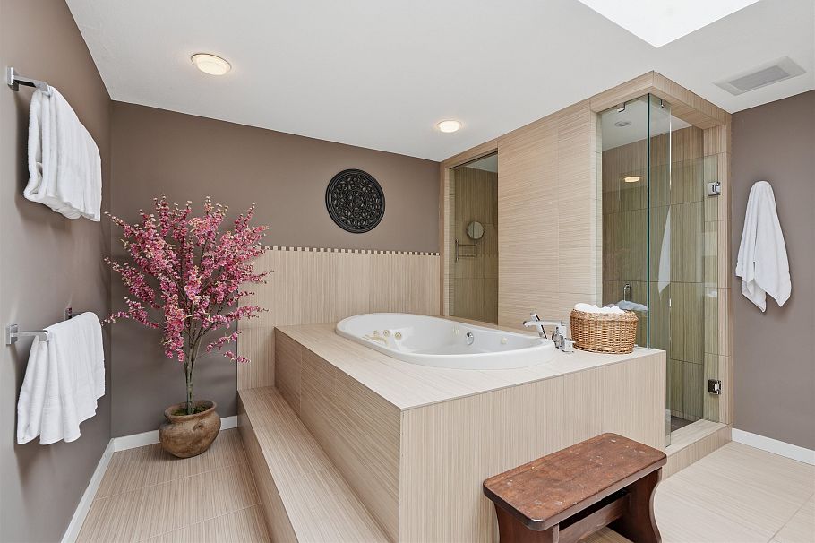 2261 Hill Drive North Vancouver, BC - 23