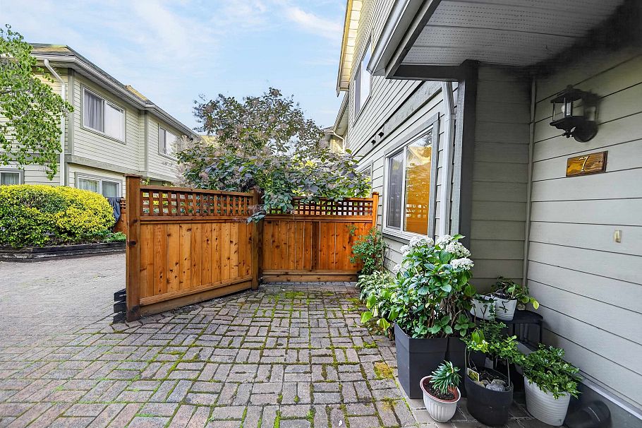 7 828 W 16th Street North Vancouver, BC - 28