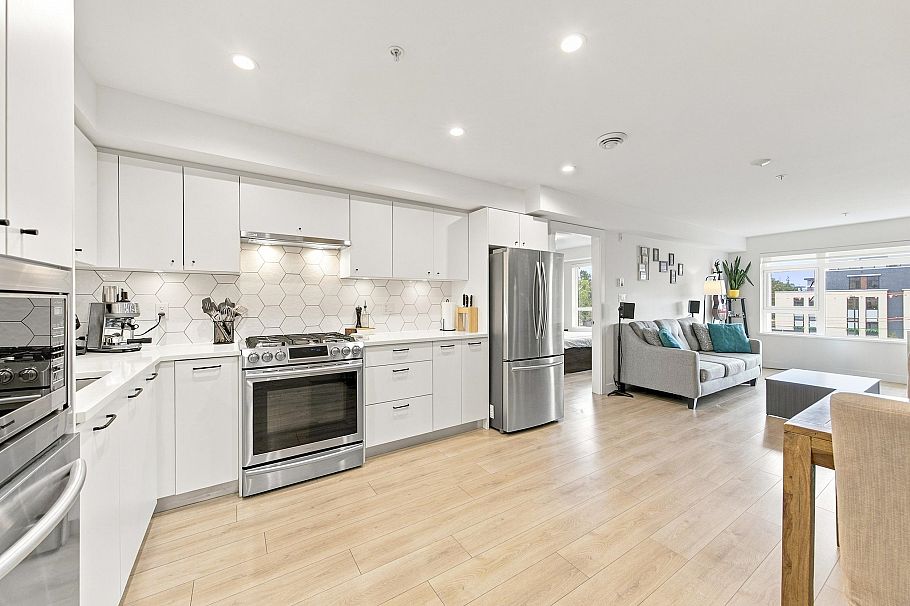 305 1519 Crown Street North Vancouver, BC - 12