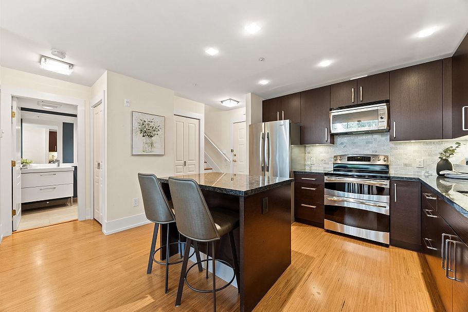 306 1140 Strathaven Drive North Vancouver, BC - 16
