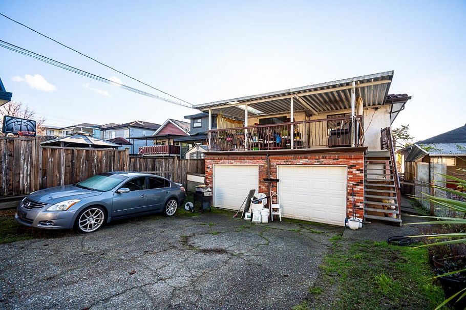 557 E 58th Avenue Vancouver, BC - 8