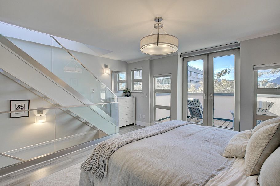 1360 W 8th Avenue Vancouver, BC - 22