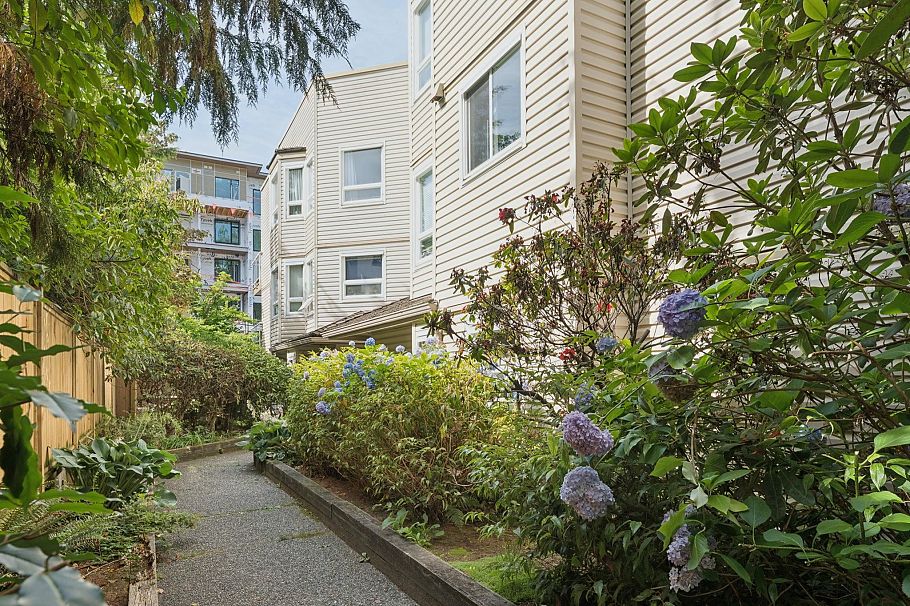 304 827 W 16th Street North Vancouver, BC - 15