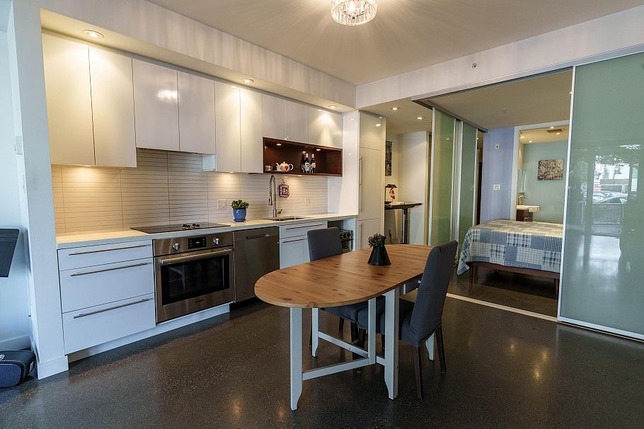 260 E 2nd Avenue Vancouver, BC - 1