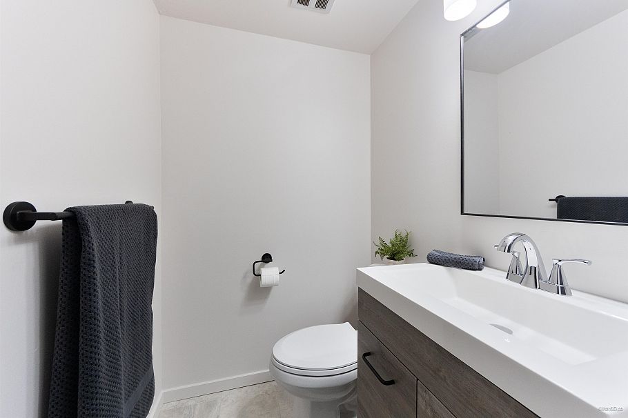 205 330 W 2nd Street North Vancouver, BC - 20