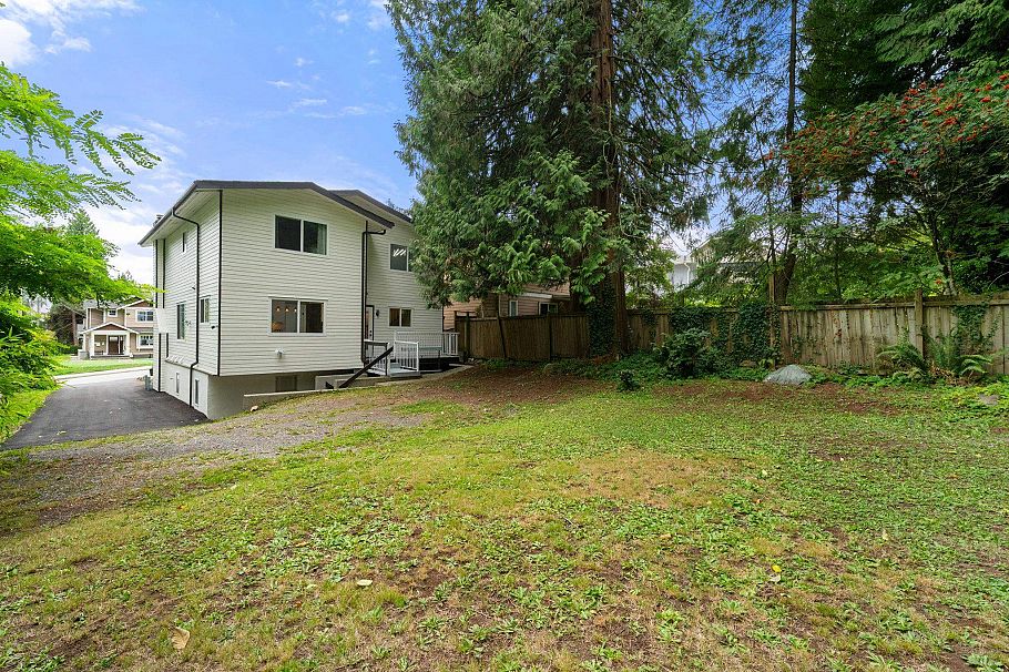 660 E 22nd Street North Vancouver, BC - 39