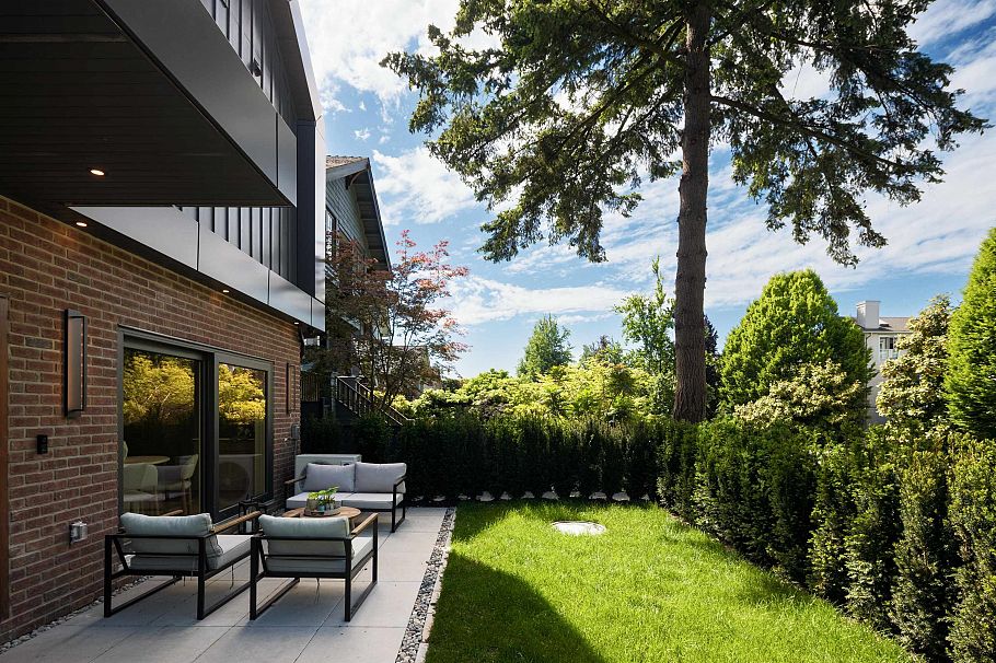 1 258 E 19 Avenue Vancouver, BC - 4
