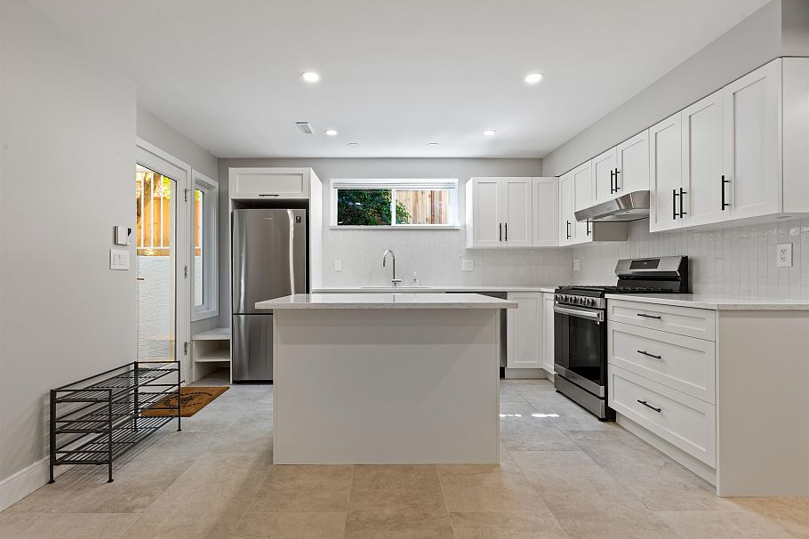 3373 Huntleigh Court North Vancouver, BC - 34