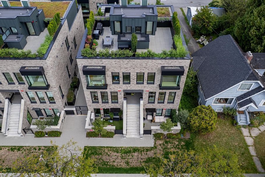 102 157 W King Edward Vancouver, BC - 2
