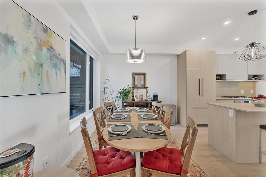 11 528 E 2nd Street North Vancouver, BC - 13