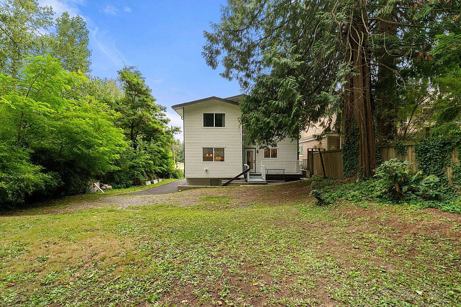 660 E 22nd Street North Vancouver, BC - 38