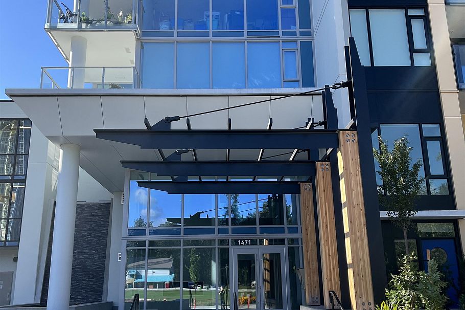502 1471 Hunter Street North Vancouver, BC - 2