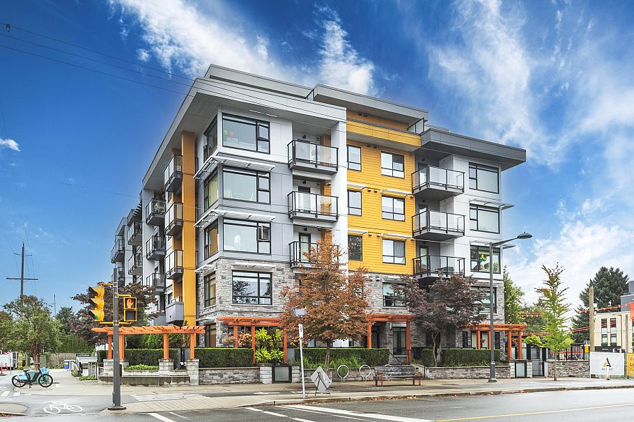 305 1519 Crown Street North Vancouver, BC - 32