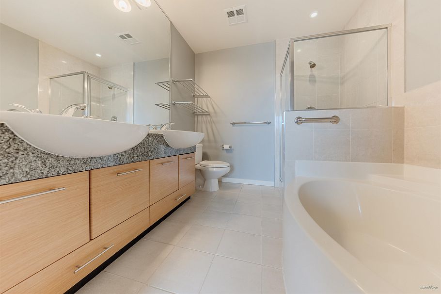 510 530 Raven Woods Drive North Vancouver, BC - 24