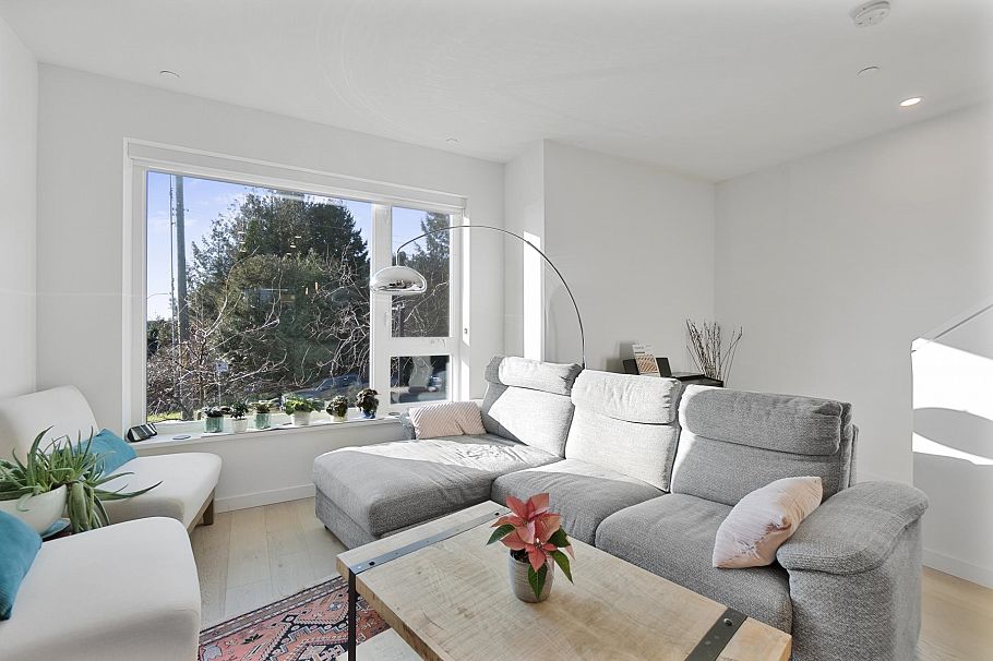 11 528 E 2nd Street North Vancouver, BC - 11