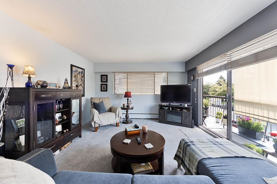 205 330 W 2nd Street North Vancouver, BC - 2