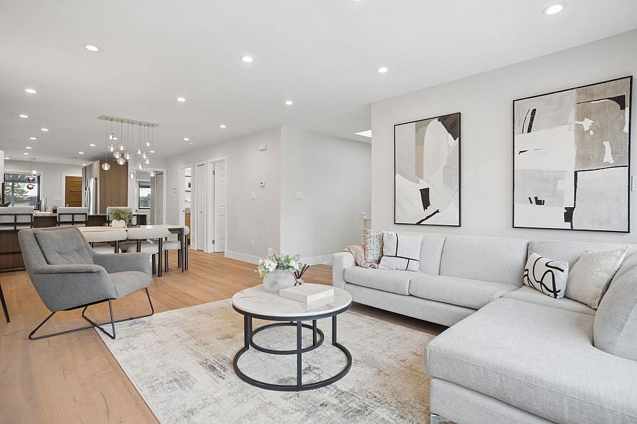 76 E 46th Avenue Vancouver, BC - 4