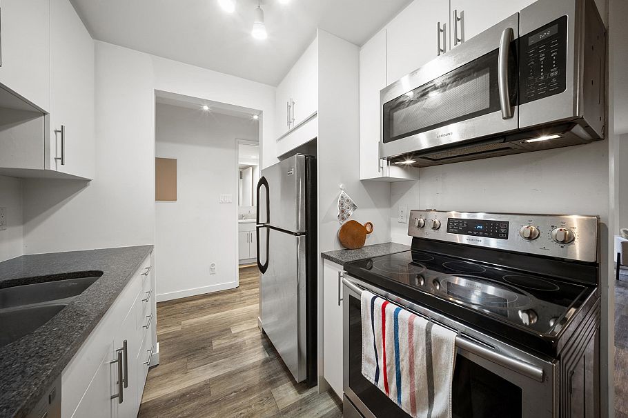 209 975 W 13th Avenue Vancouver, BC - 16