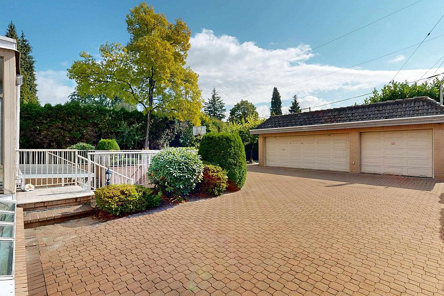 1510 W 33rd Avenue Vancouver, BC - 33