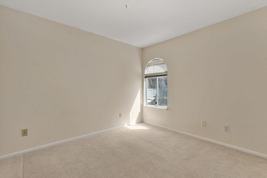 401 7620 Columbia Street Vancouver, BC - 13