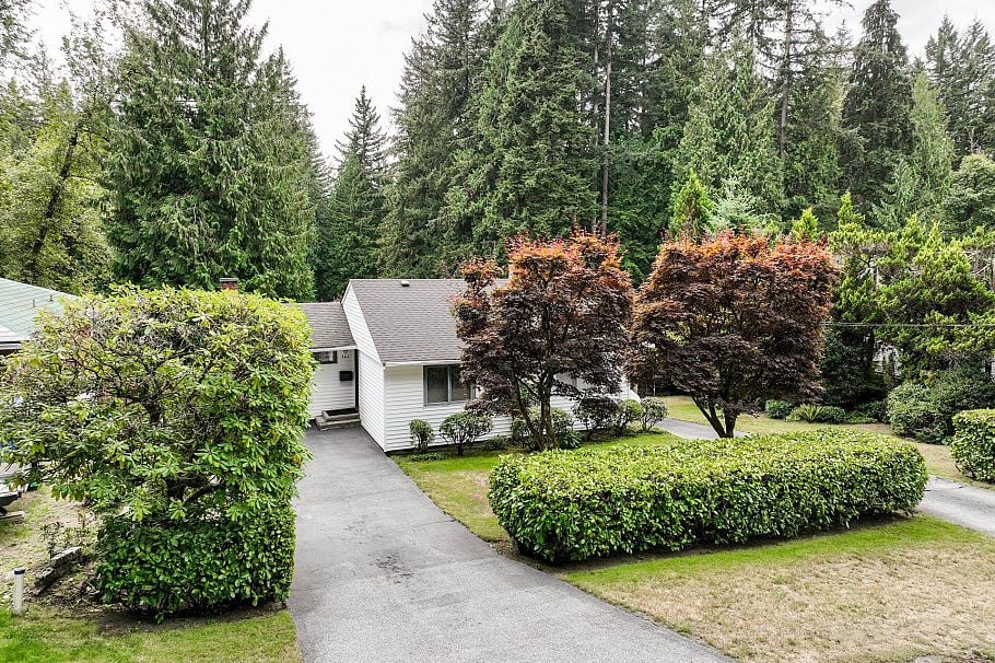 741 Wellington Drive North Vancouver, BC - 4
