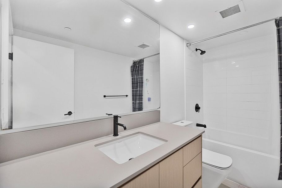 11 528 E 2nd Street North Vancouver, BC - 24