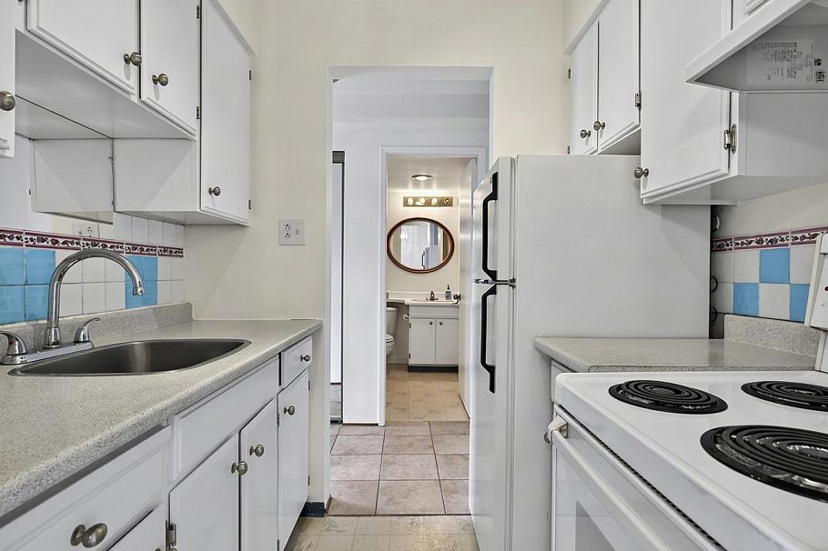 901 1850 Comox Street Vancouver, BC - 14