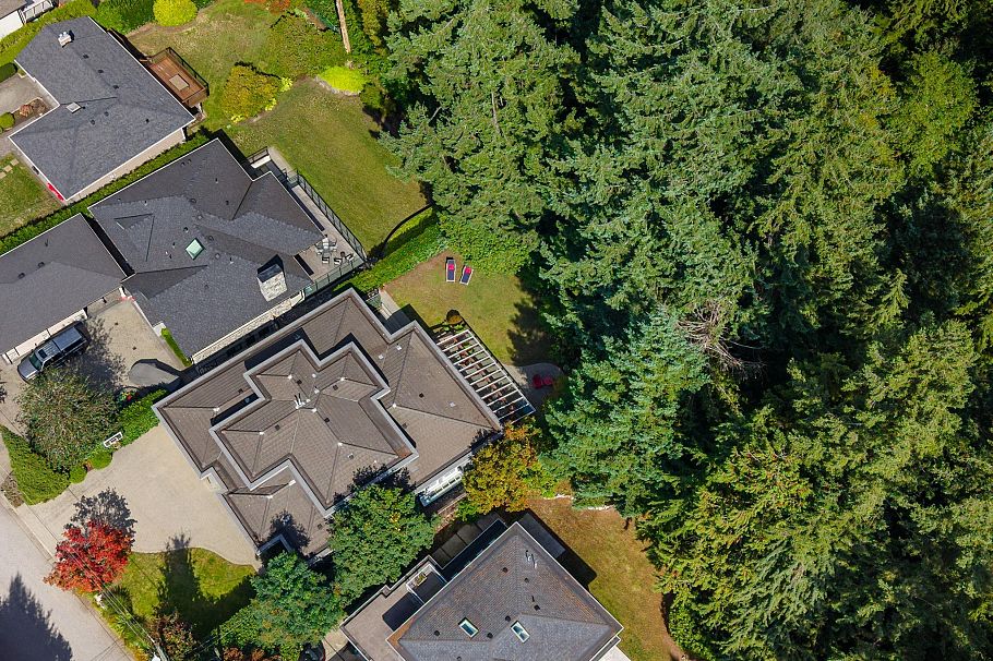 4176 Virginia Crescent North Vancouver, BC - 40