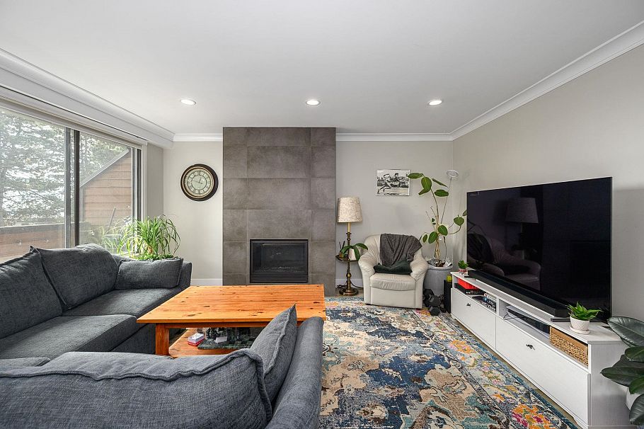 3201 Lonsdale Avenue North Vancouver, BC - 1