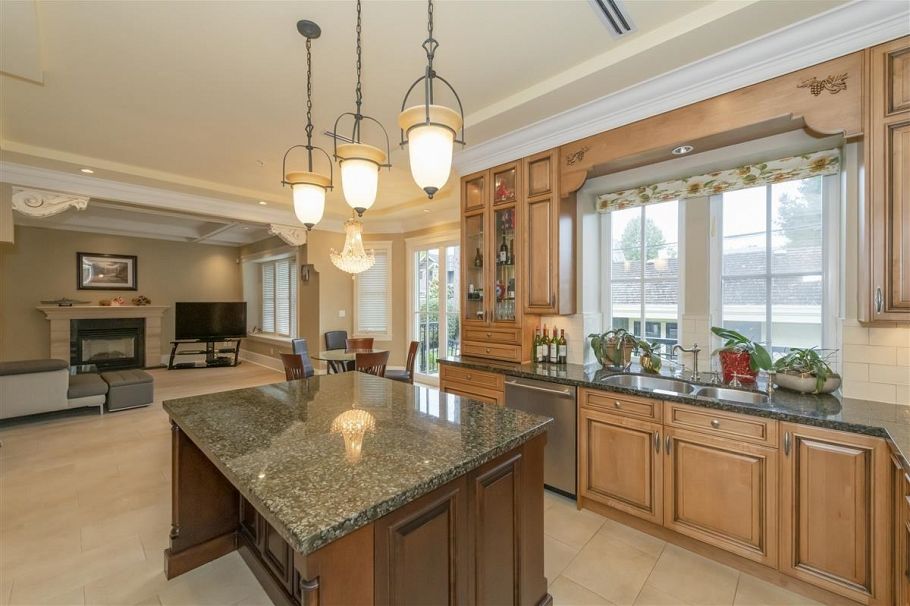 1121 W 39th Avenue Vancouver, BC - 8