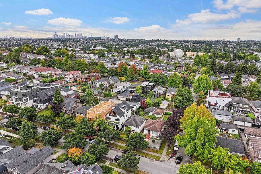 2608 E 4th Avenue Vancouver, BC - 36