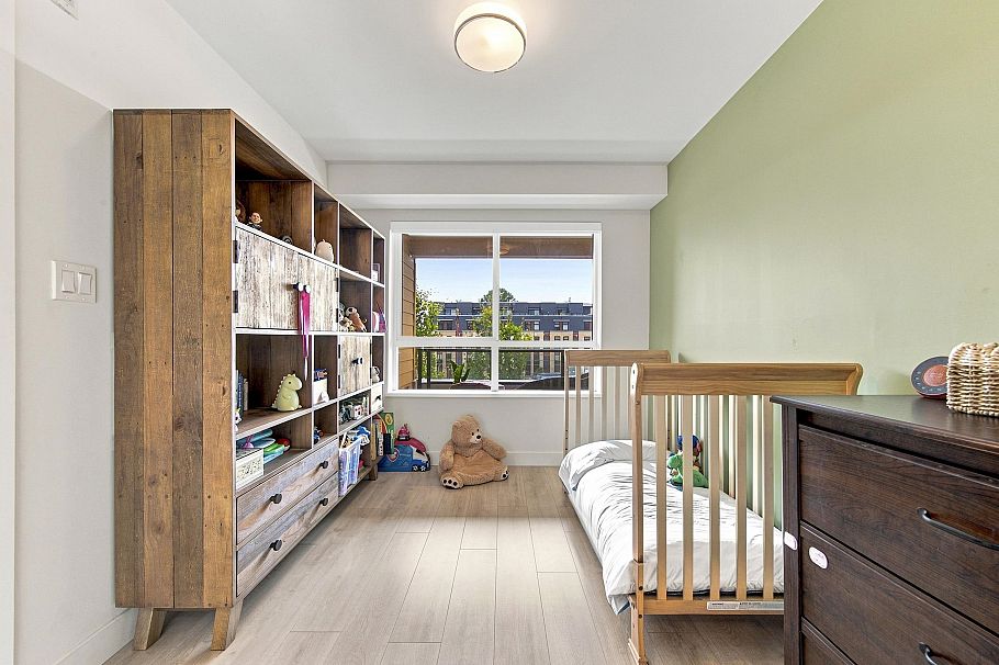 305 1519 Crown Street North Vancouver, BC - 27