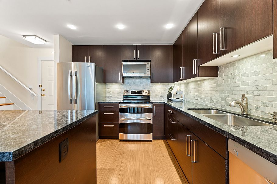 306 1140 Strathaven Drive North Vancouver, BC - 15