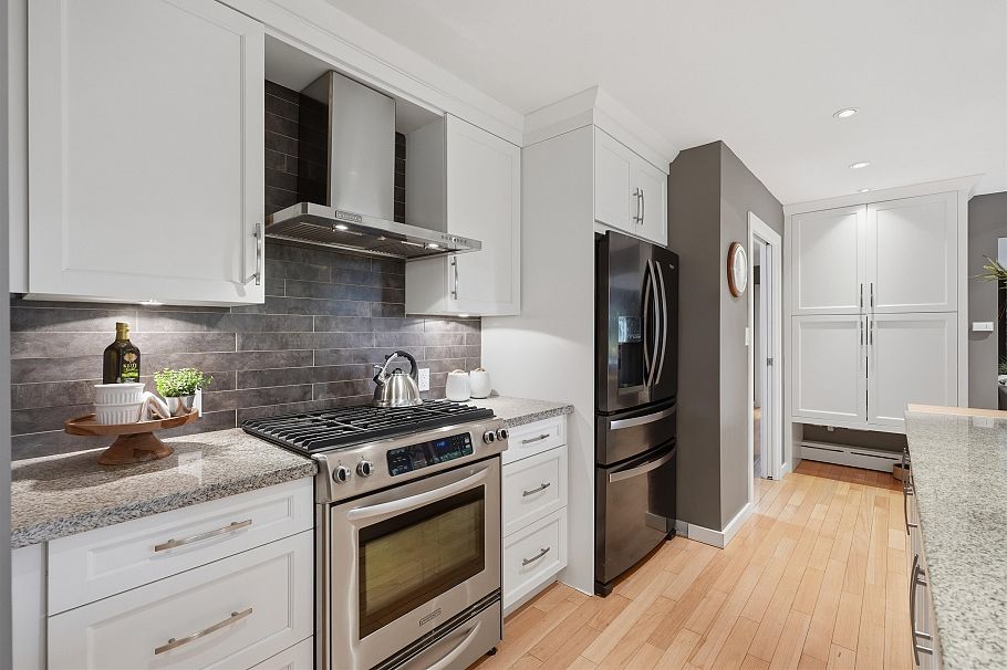 2261 Hill Drive North Vancouver, BC - 13