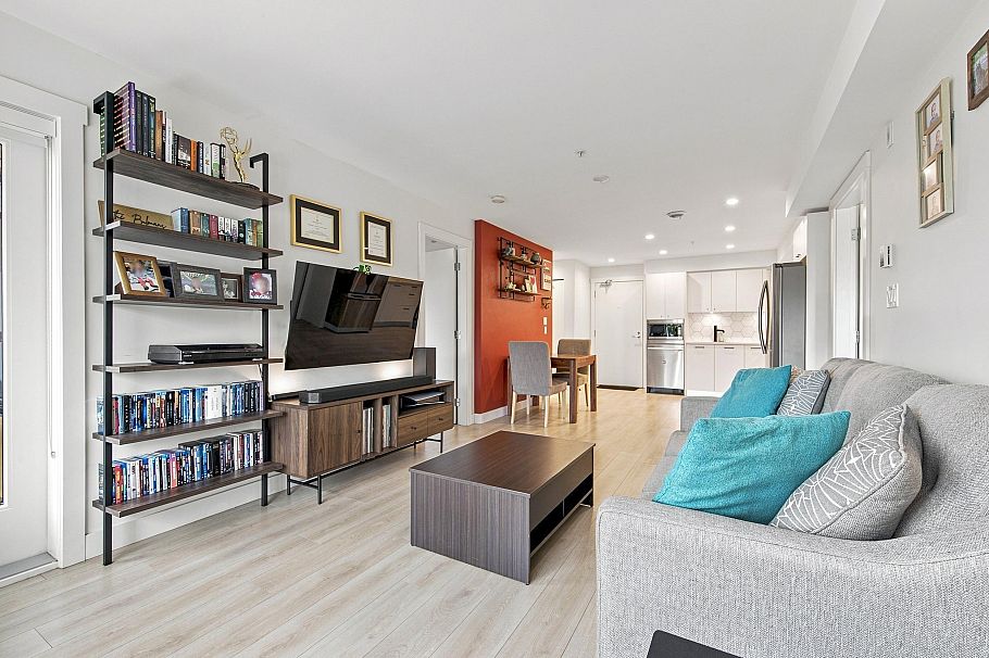 305 1519 Crown Street North Vancouver, BC - 5