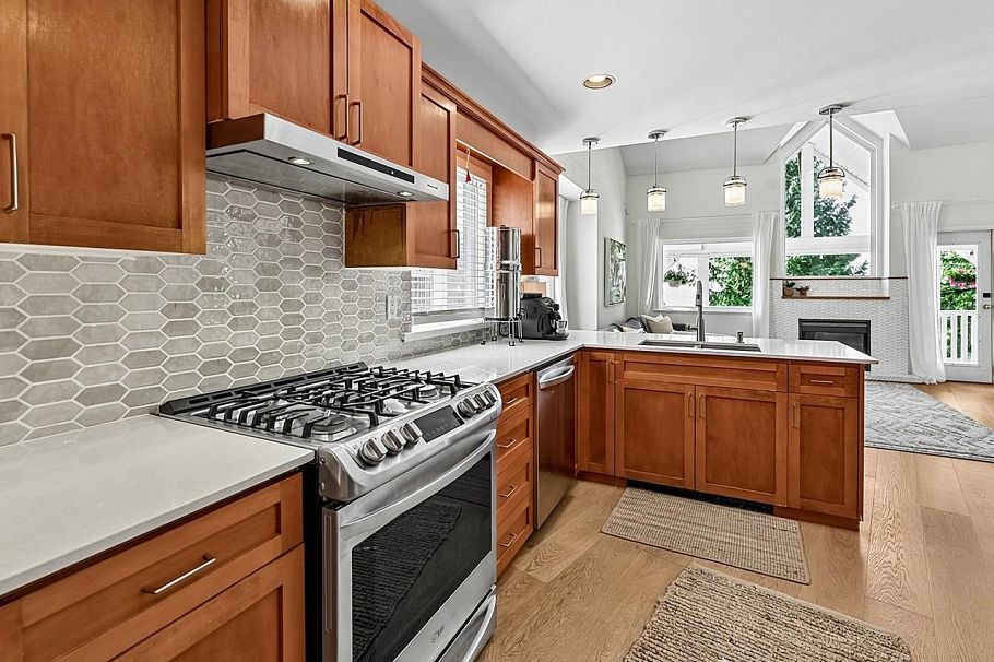 1074 Kilmer Road North Vancouver, BC - 8
