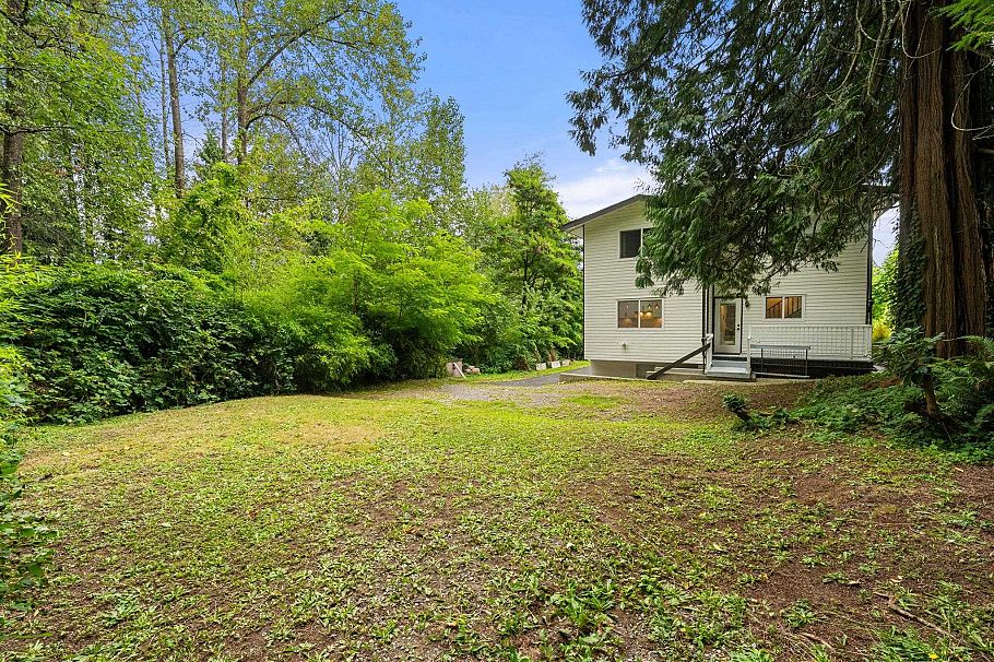 660 E 22nd Street North Vancouver, BC - 37