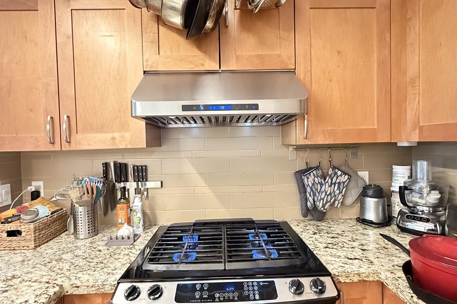318 1111 E 27th Street North Vancouver, BC - 11