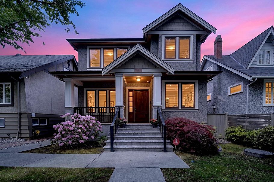 3285 W 12th Avenue Vancouver, BC - 1