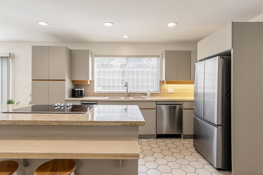 1363 W 48th Avenue Vancouver, BC - 11