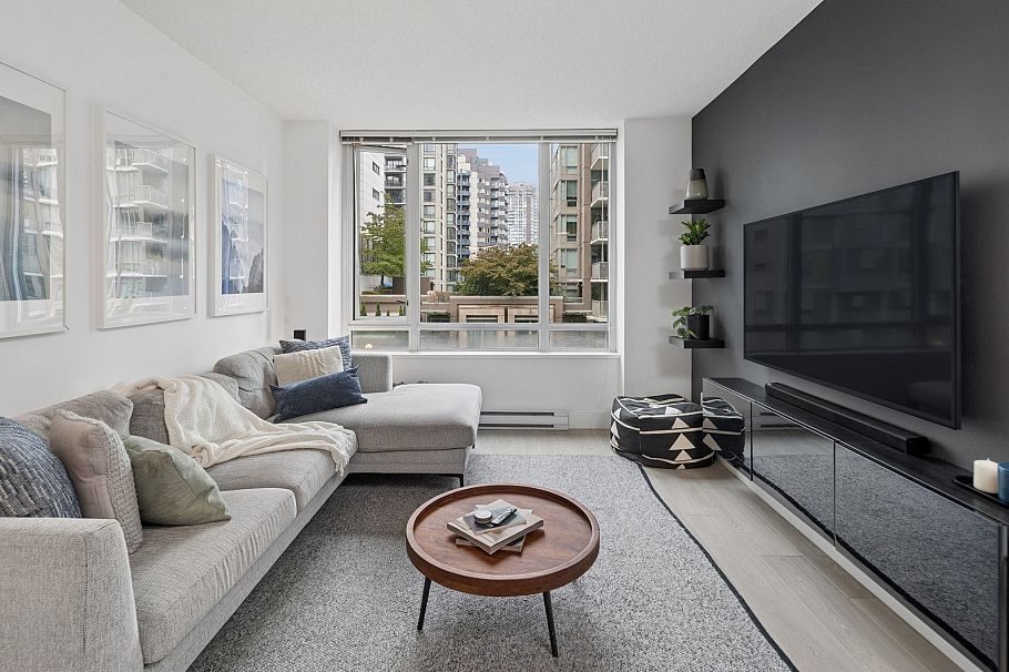 606 1088 Richards Street Vancouver, BC - 2