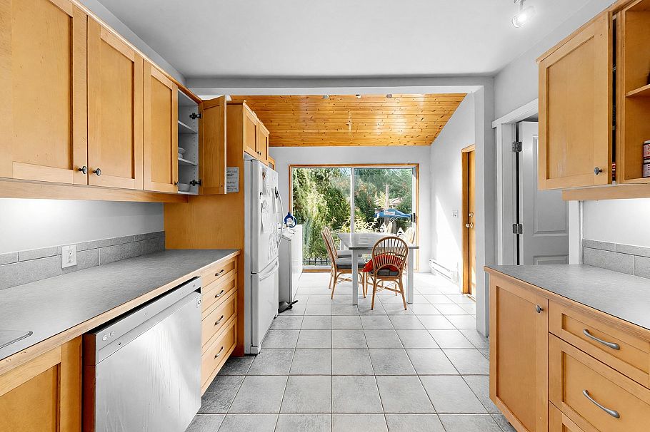 4058 W 17th Avenue Vancouver, BC - 5