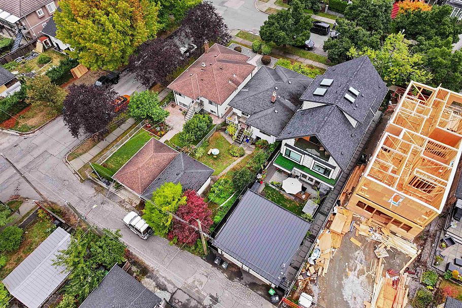 2608 E 4th Avenue Vancouver, BC - 7