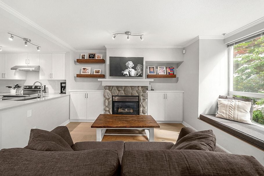 6 1073 Lynn Valley Road North Vancouver, BC - 2