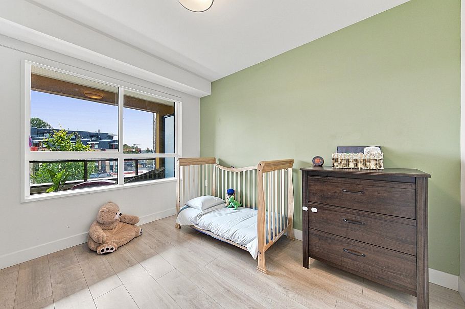 305 1519 Crown Street North Vancouver, BC - 26