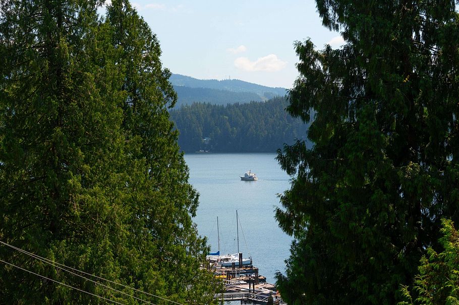 2643 Panorama Drive North Vancouver, BC - 38
