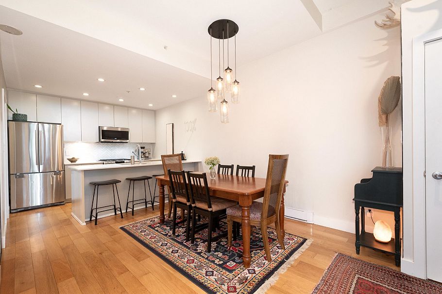 290 E 11th Avenue Vancouver, BC - 7