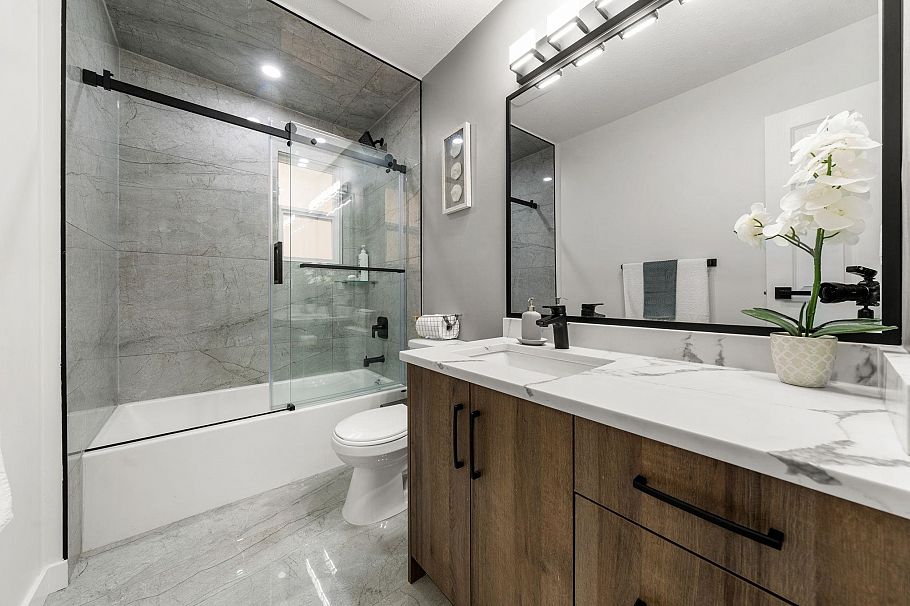 660 E 22nd Street North Vancouver, BC - 27